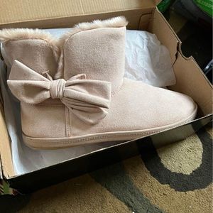 Size 9 Mini Skecher Boots